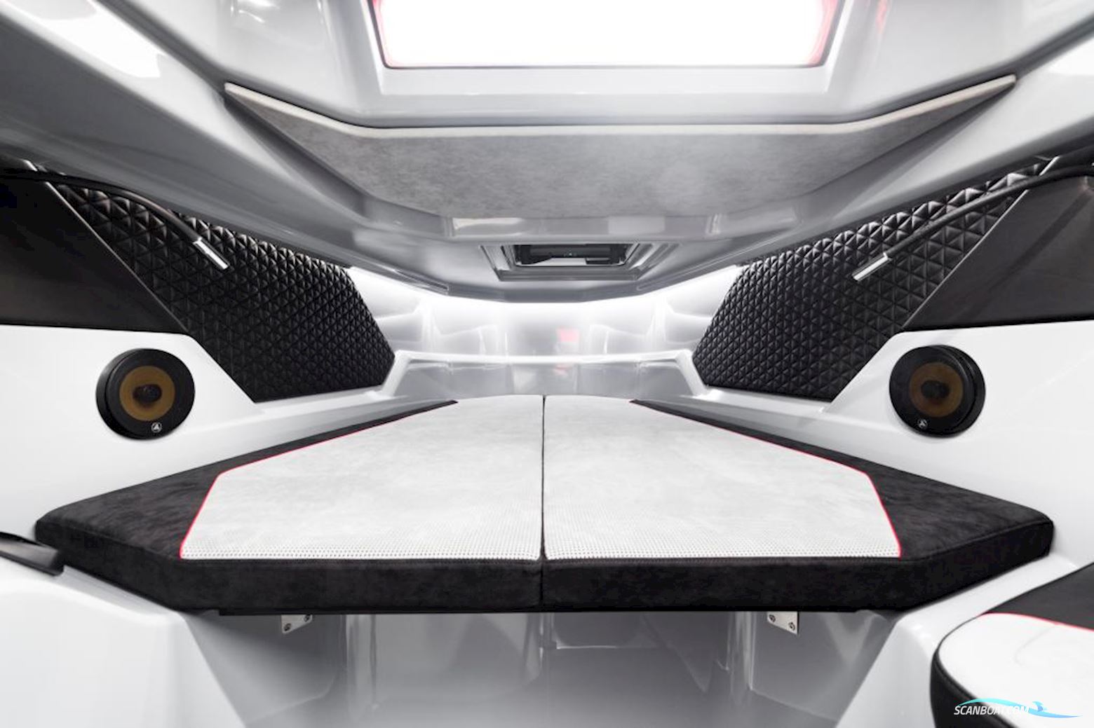 Brabus 300 Shadow - Multistorage