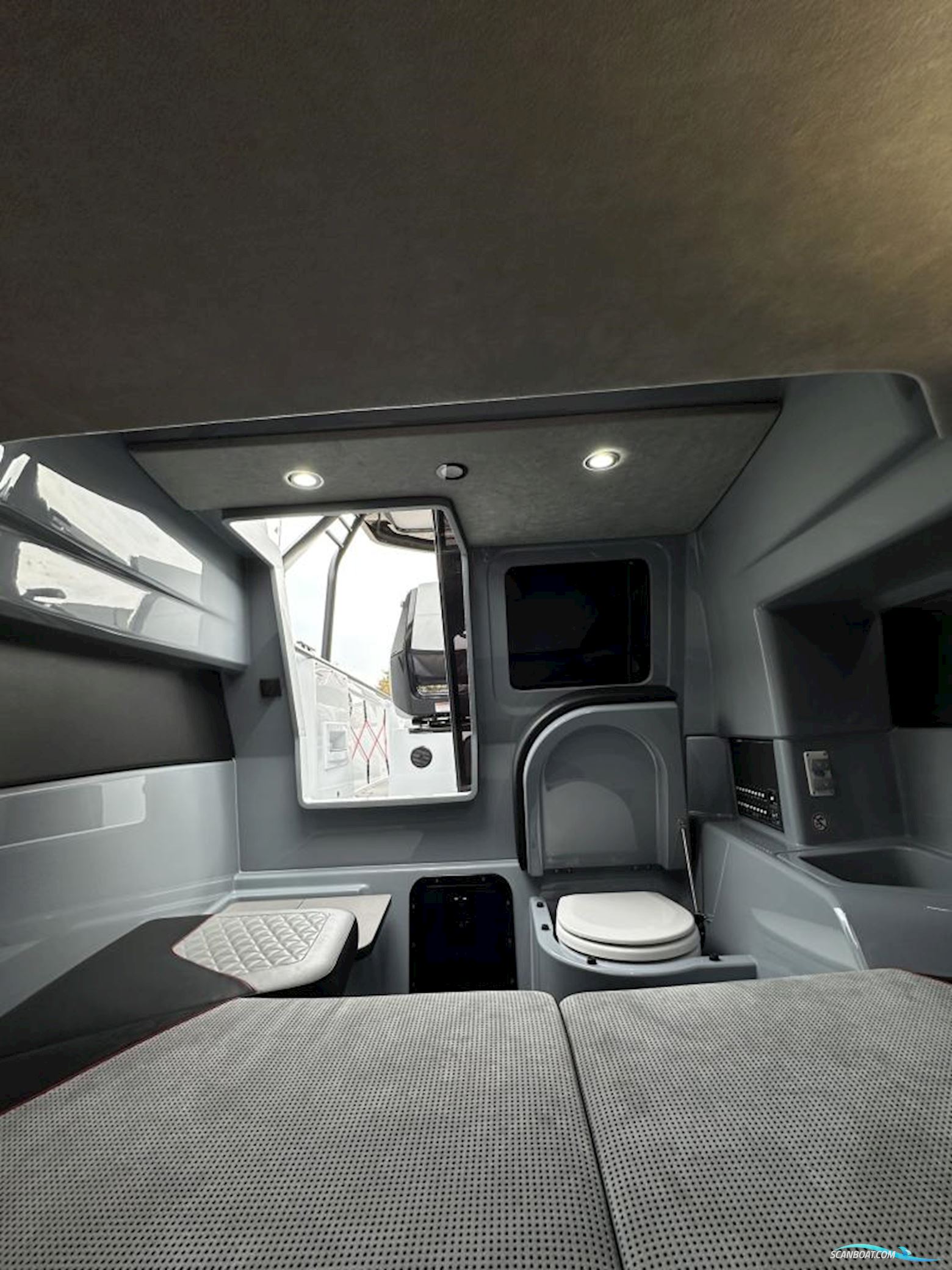 Brabus 300 Shadow - Multistorage