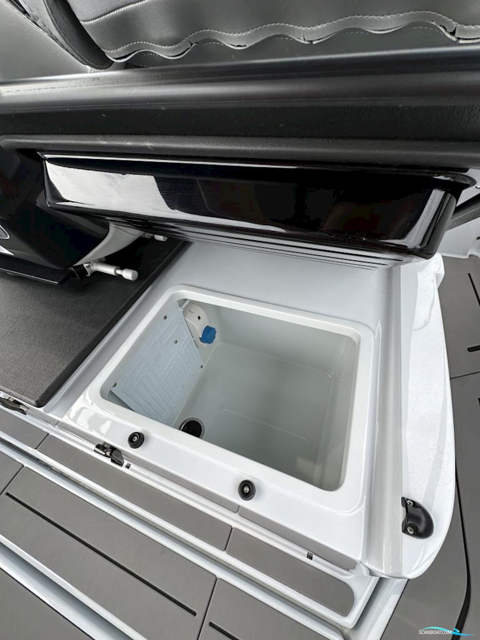 Brabus 300 Shadow - Multistorage