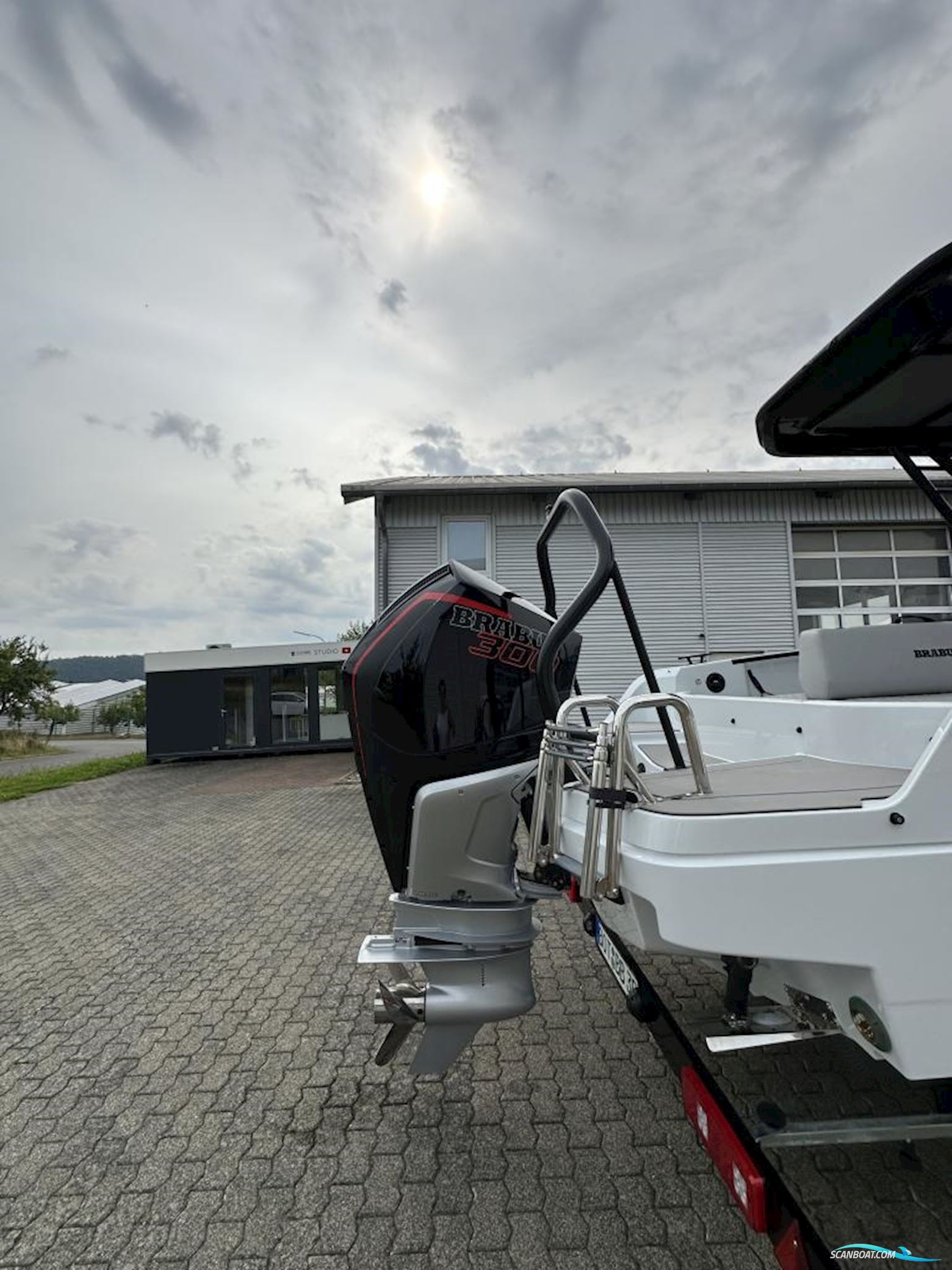 Brabus 300 Shadow - Multistorage