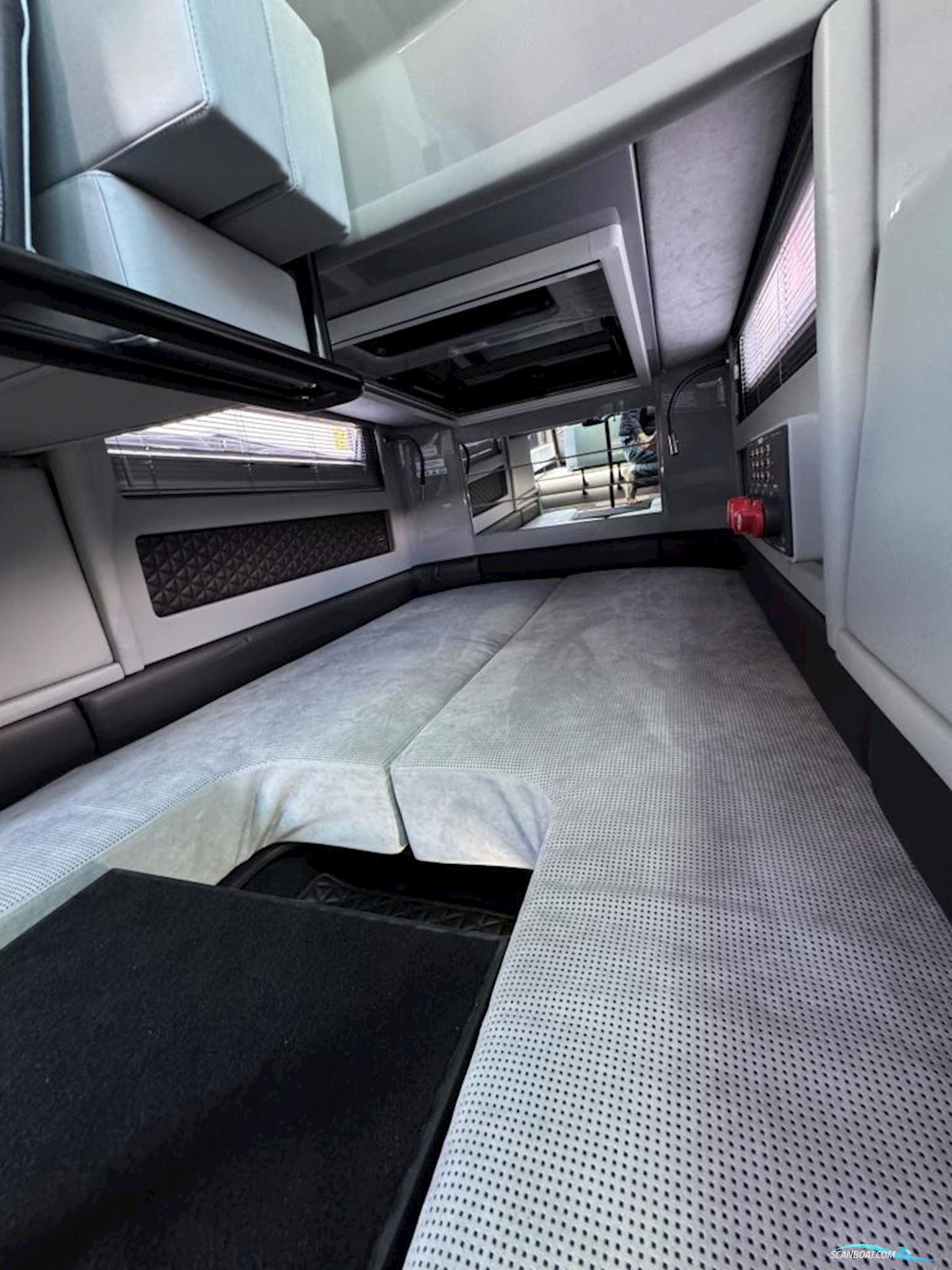 Brabus Shadow 500 Cabin