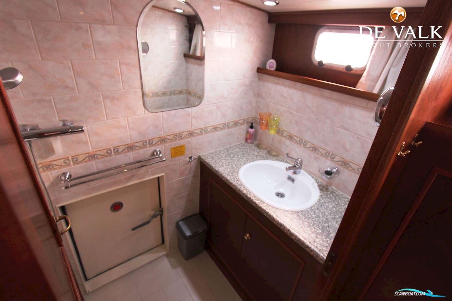 Bronsveen Spiegelkotter 1480