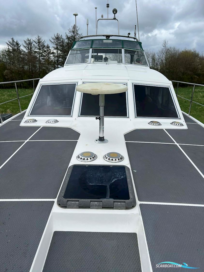 Broom 12M Monarch