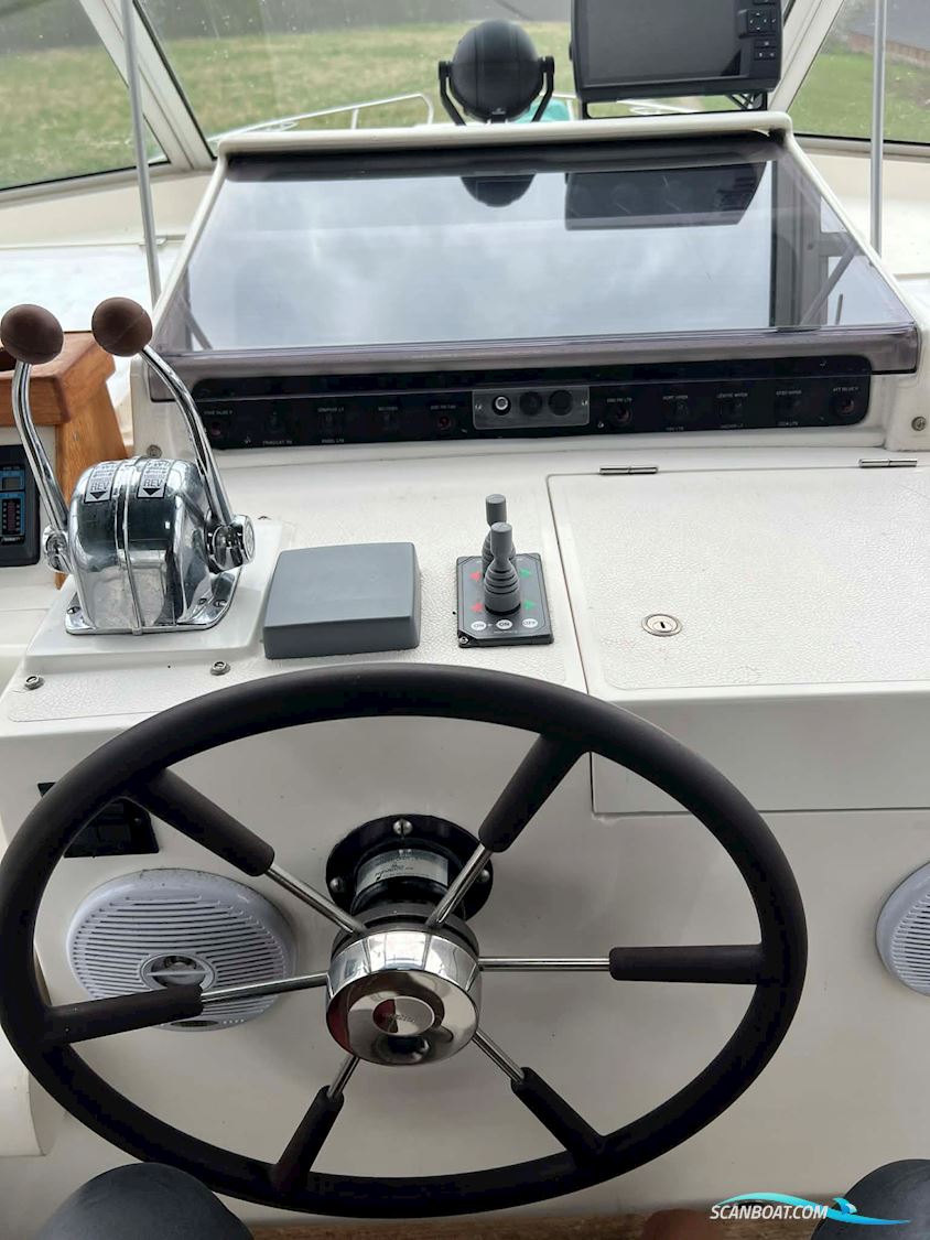 Broom 12M Monarch