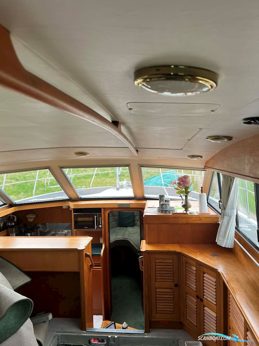 Broom 12M Monarch