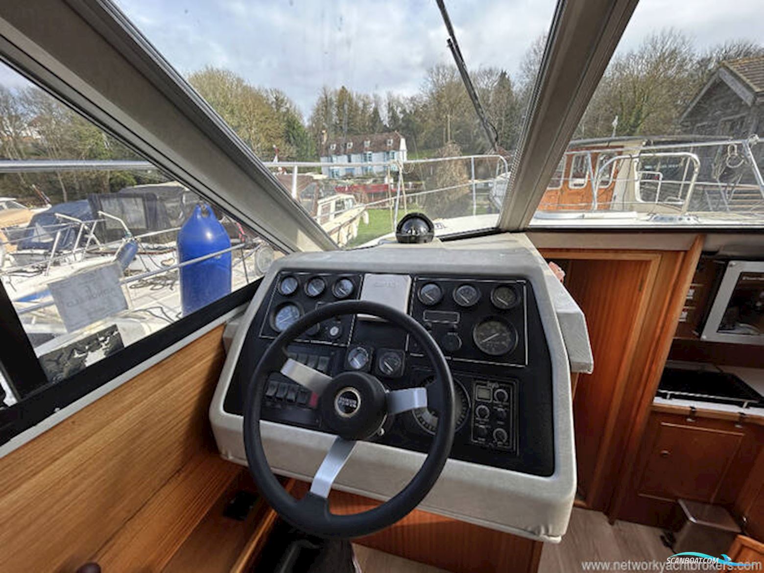 Broom 33