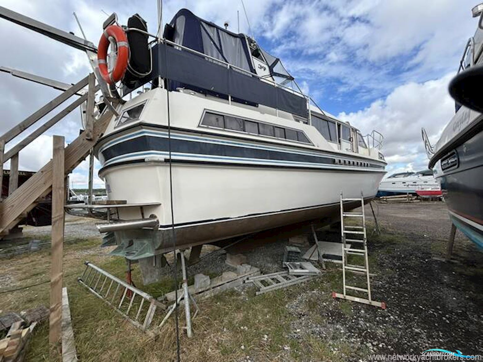 Broom Crown 37