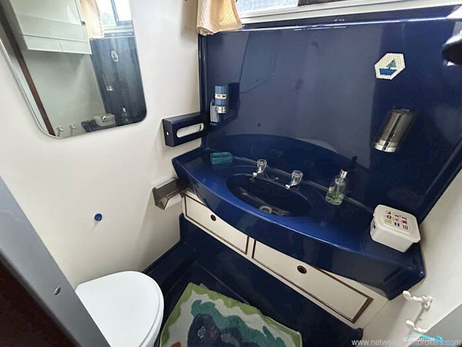Broom Crown 37
