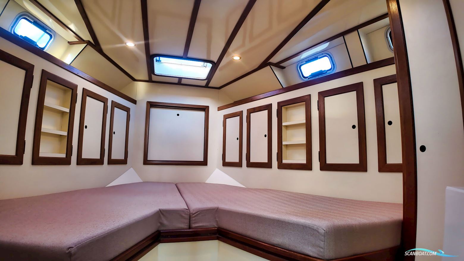 Bruce Roberts Euro 12.00 Flybridge