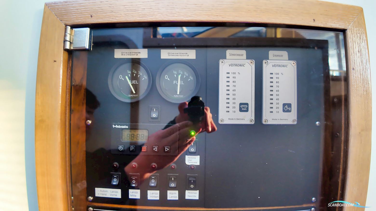 Bruce Roberts Euro 12.00 Flybridge