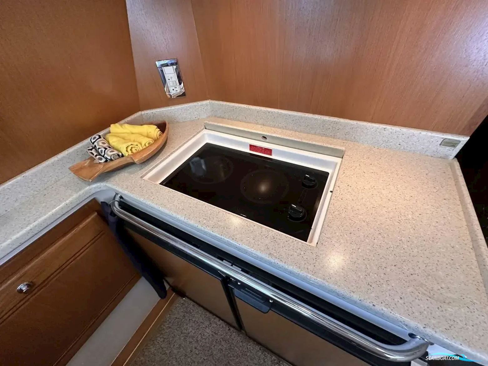 Cabo Flybridge Sportfisherman