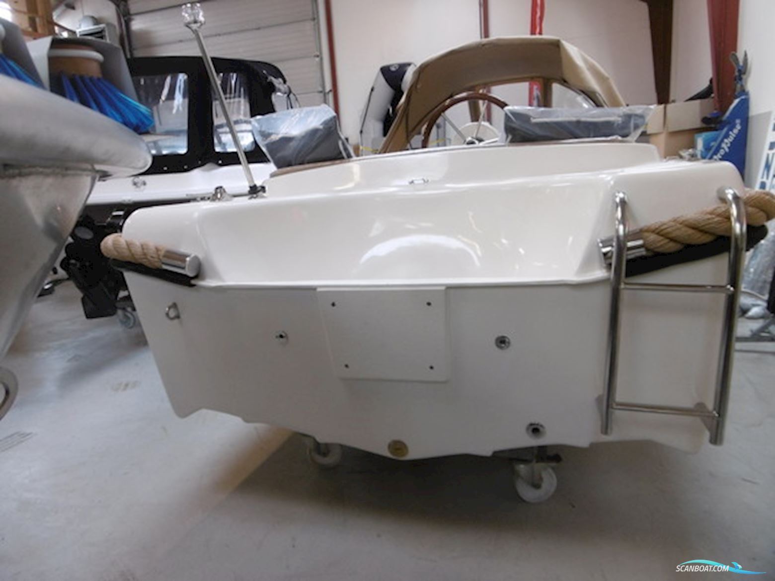 Carisma 480 Tender
