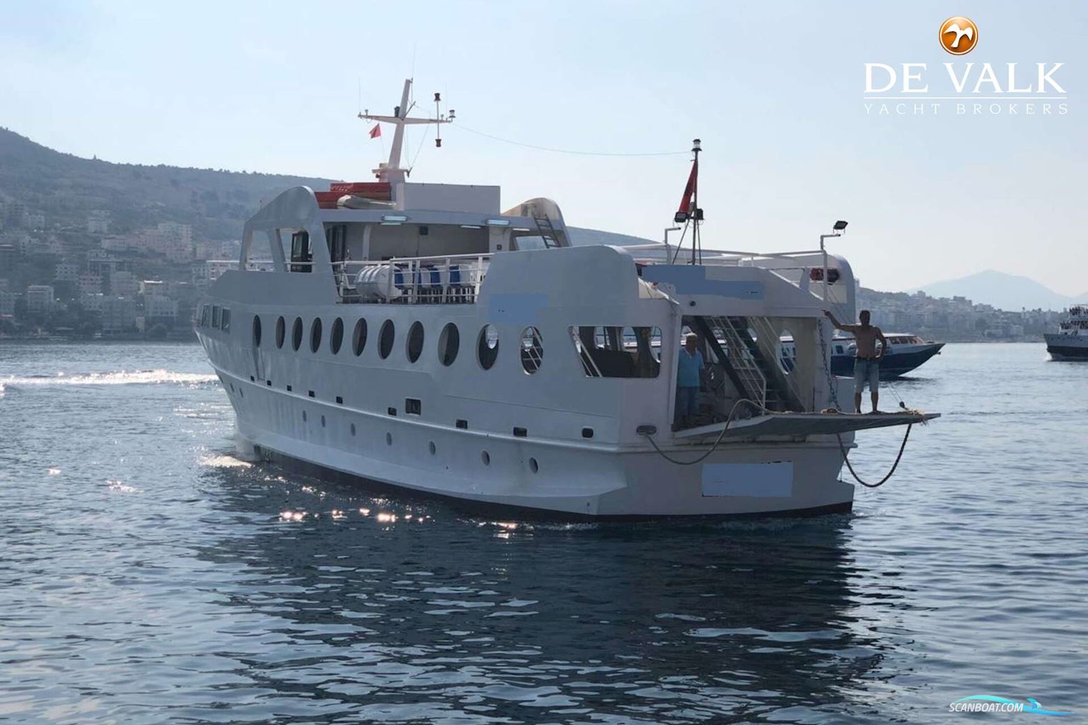 CAR/PASSENGERS FERRY 33