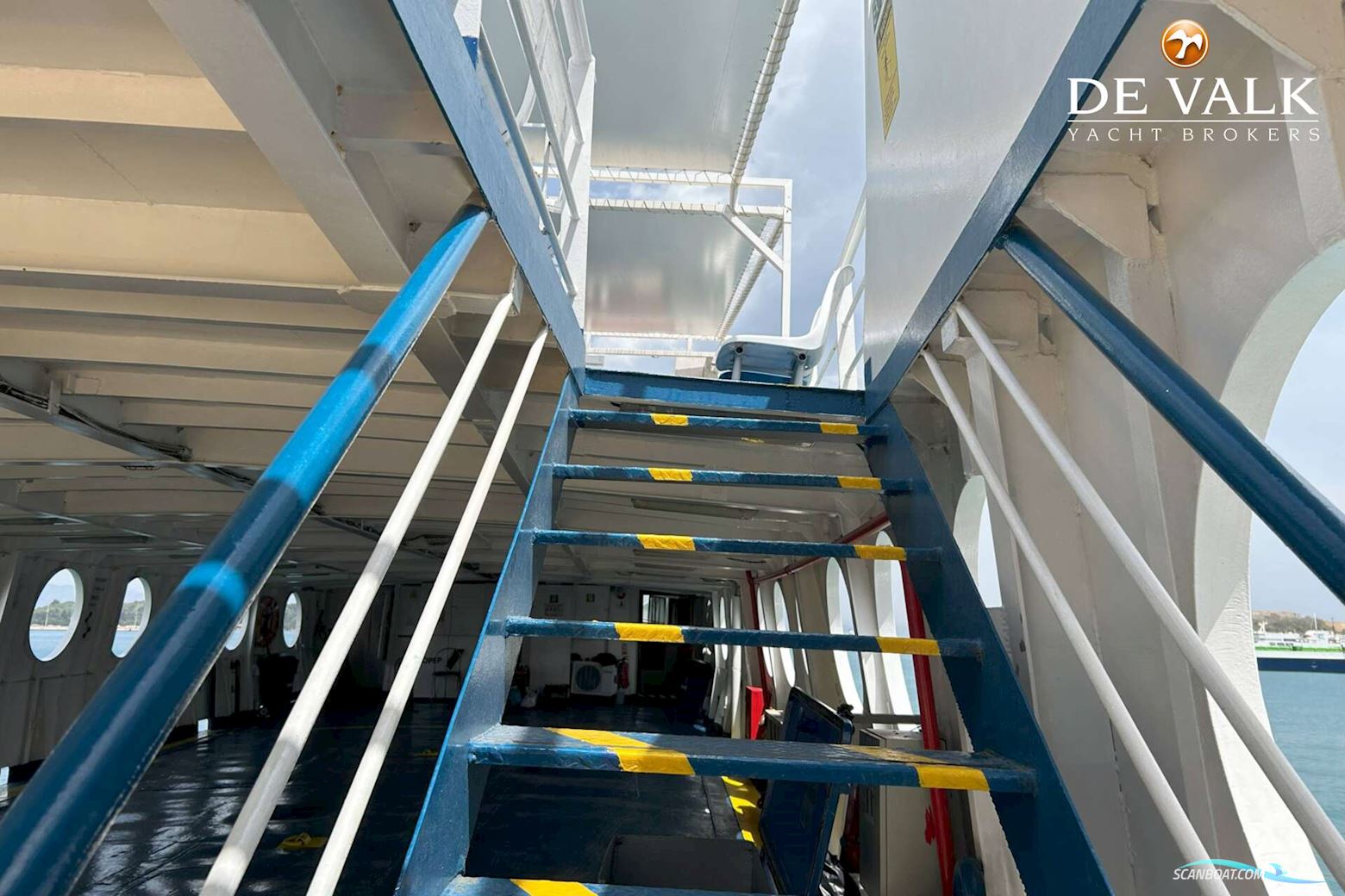 CAR/PASSENGERS FERRY 33