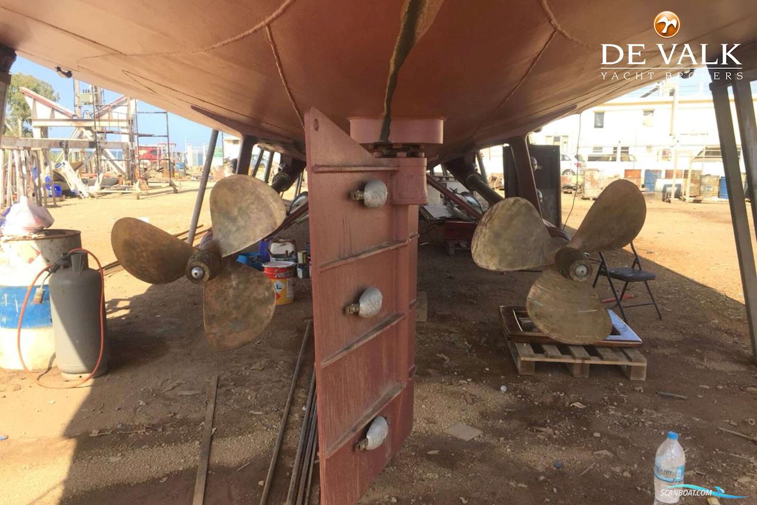 CAR/PASSENGERS FERRY 33