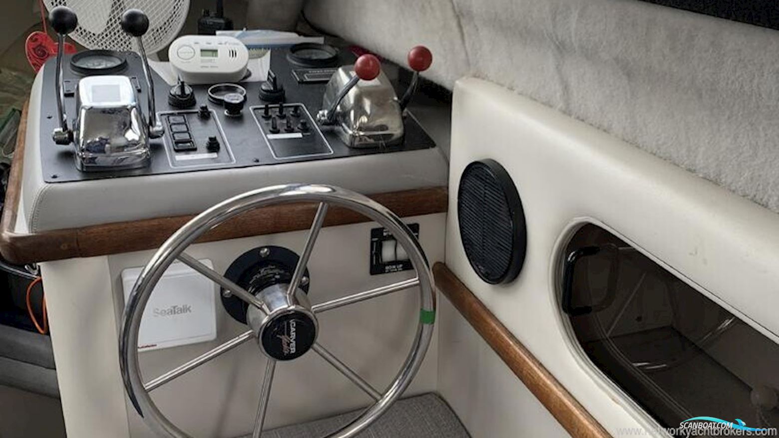 Carver 26 Command Bridge