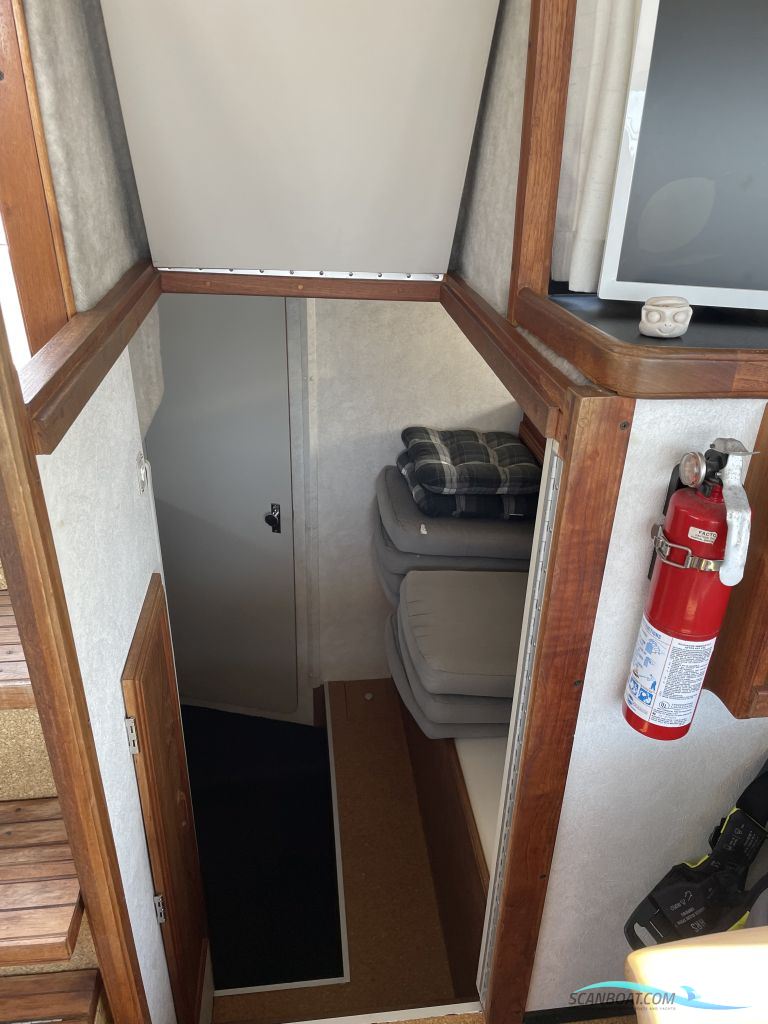 Carver 3207 Aft Cabin