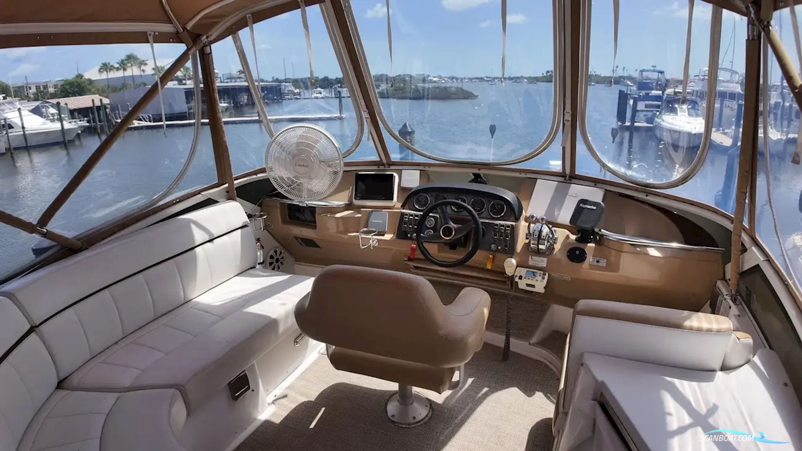 Carver 396 Motor Yacht