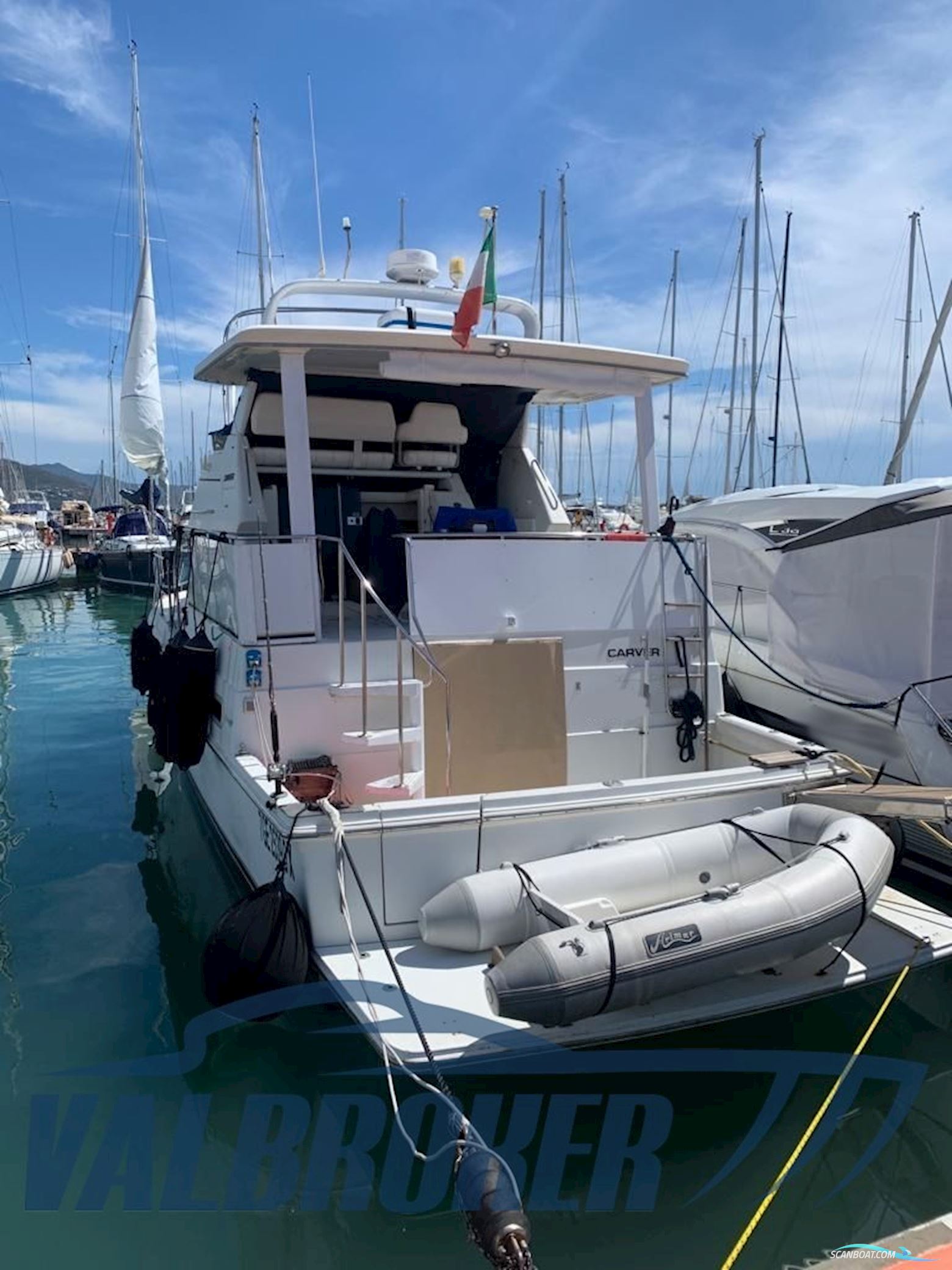 Carver Boat 400