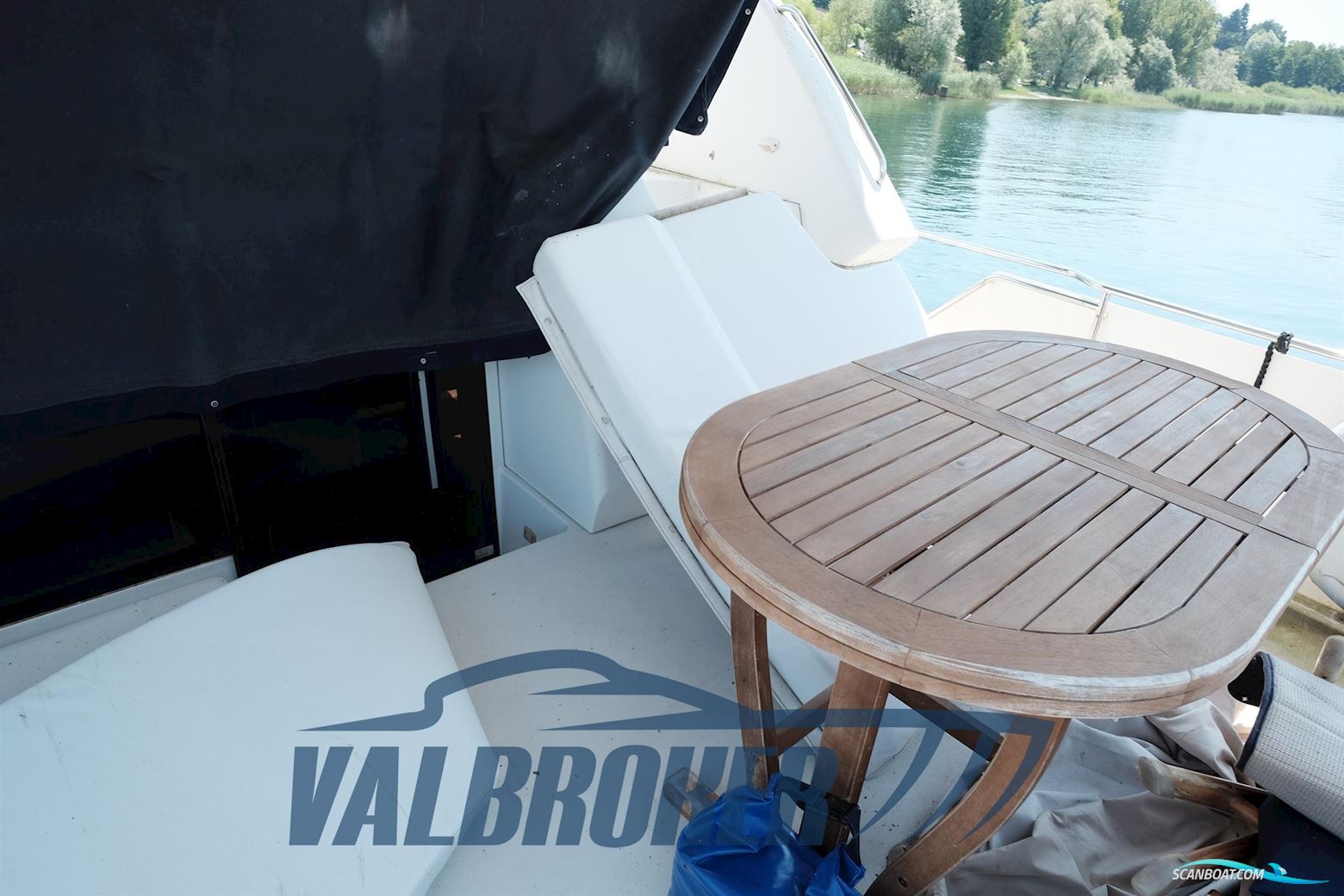 Carver Boat 400