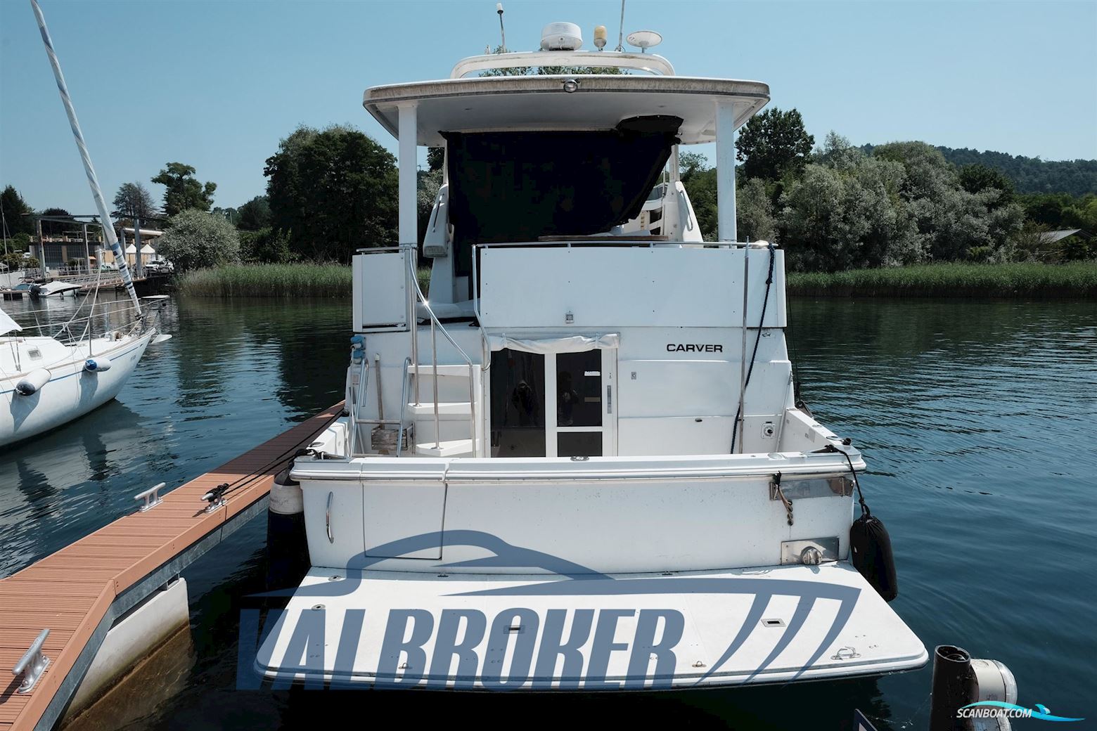 Carver Boat 400