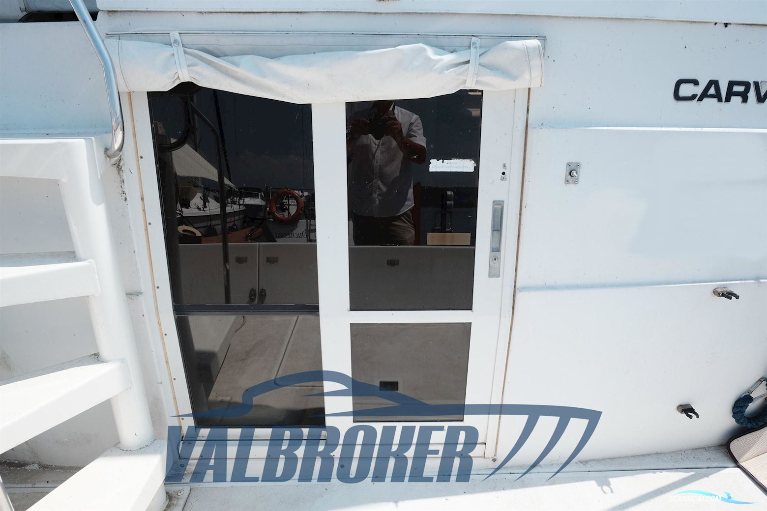 Carver Boat 400
