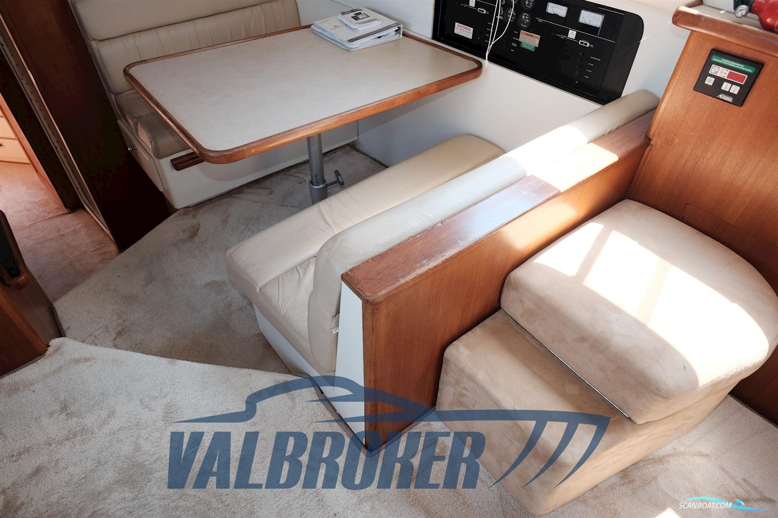 Carver Boat 400