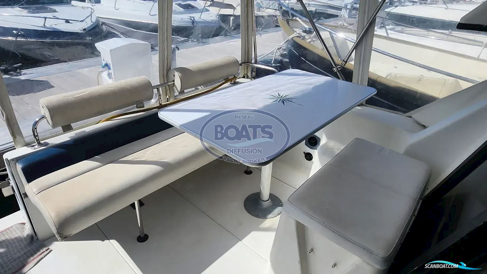 Carver Usa Carver 26 Command Bridge