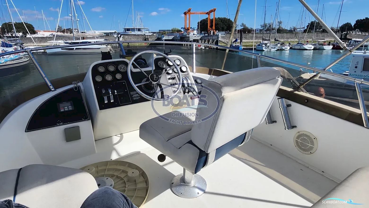 Carver Usa Carver 26 Command Bridge