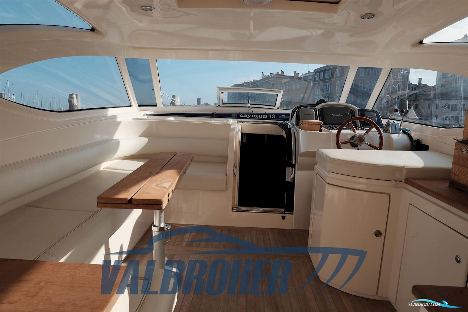 Cayman 43 WA