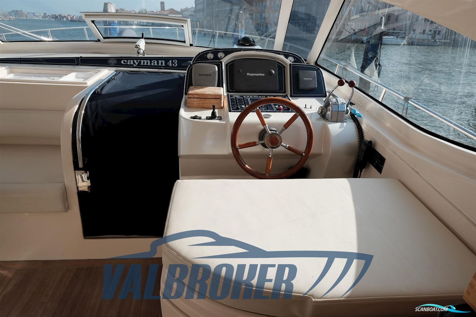 Cayman 43 WA