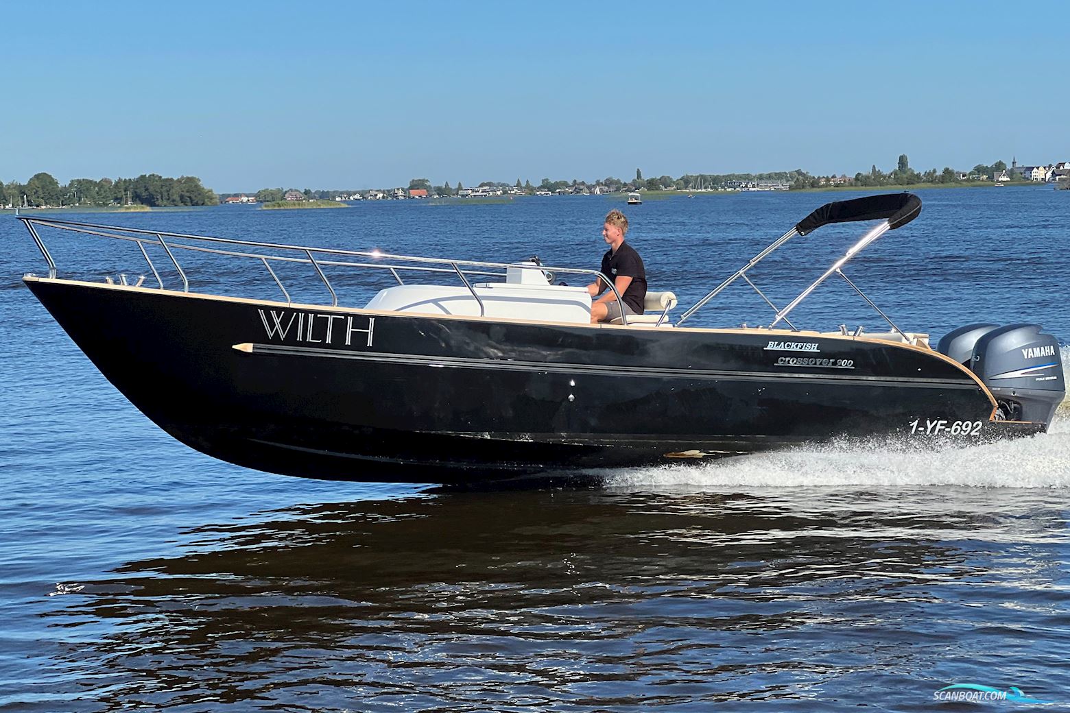 Center Console Blackfish Crossover 900