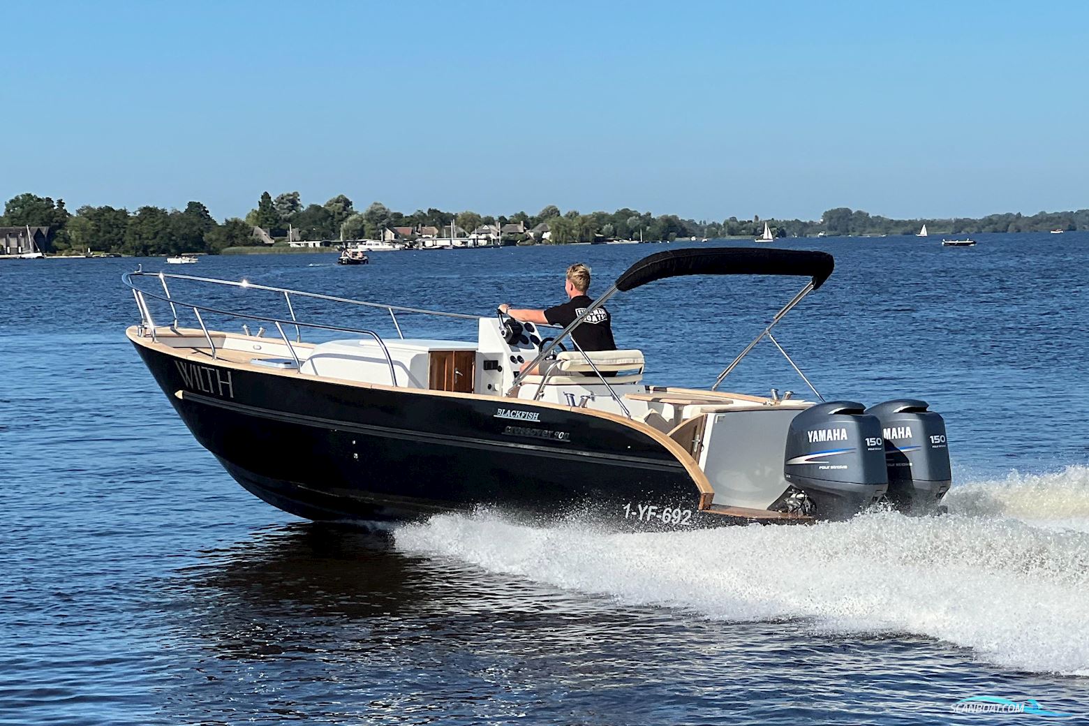 Center Console Blackfish Crossover 900