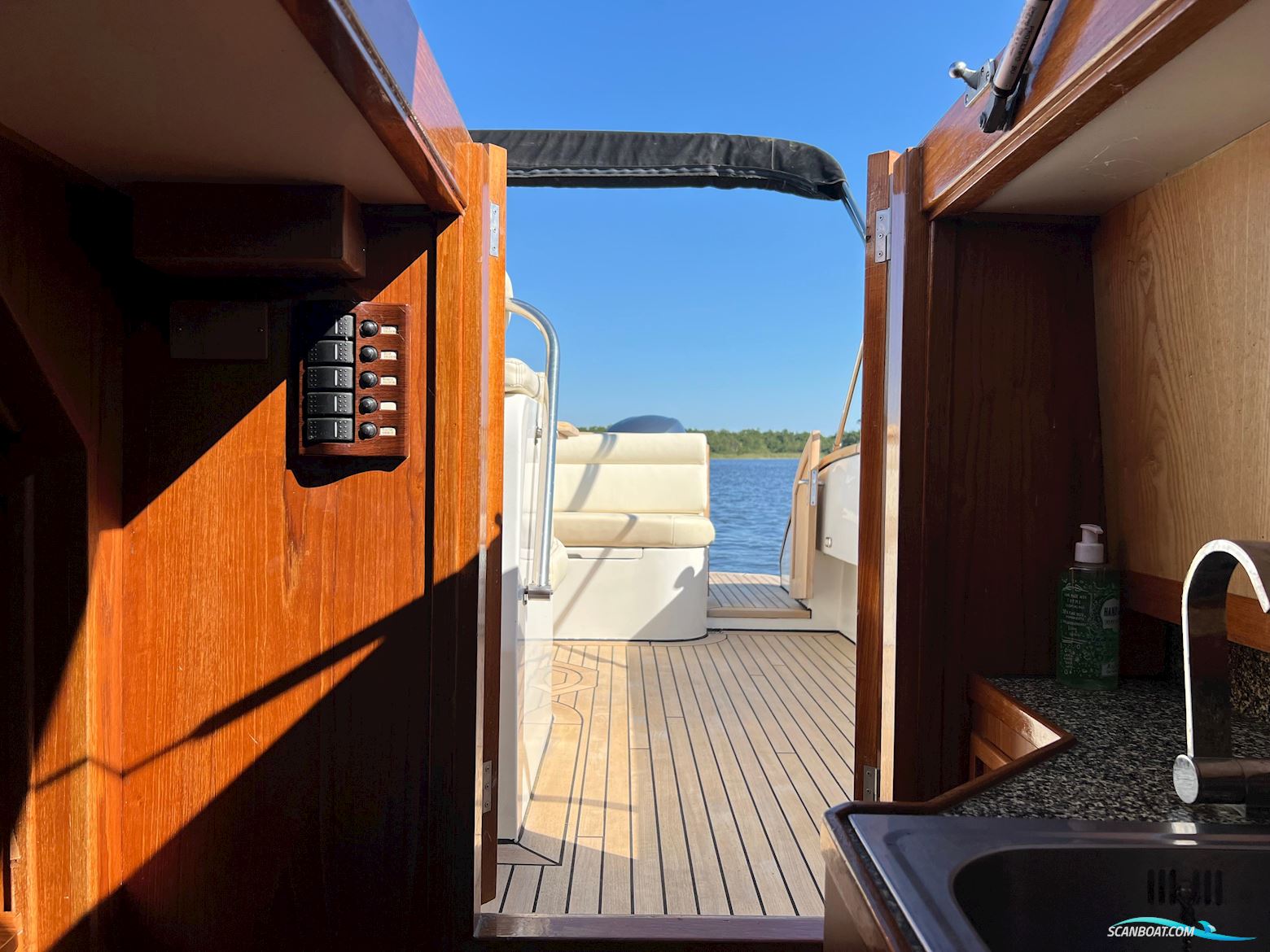 Center Console Blackfish Crossover 900