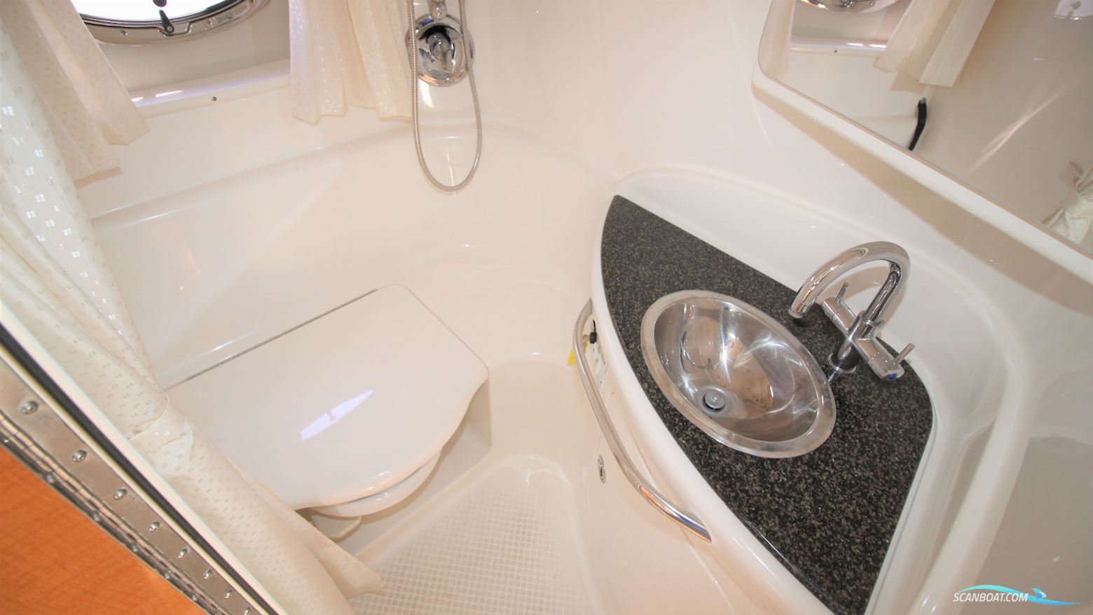 Chaparral 330 Signature 