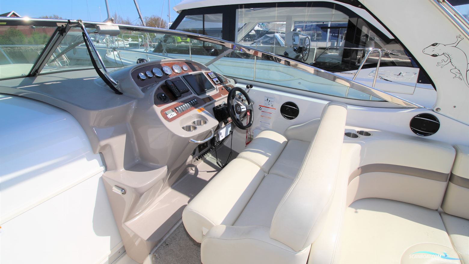 Chaparral 330 Signature 