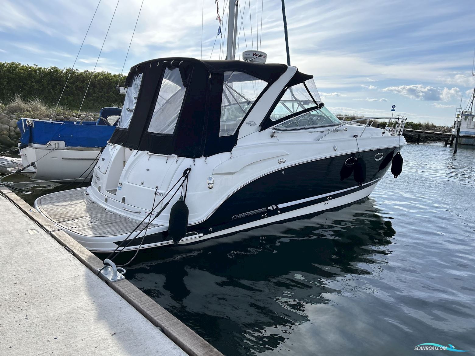Chaparral 330 Signature