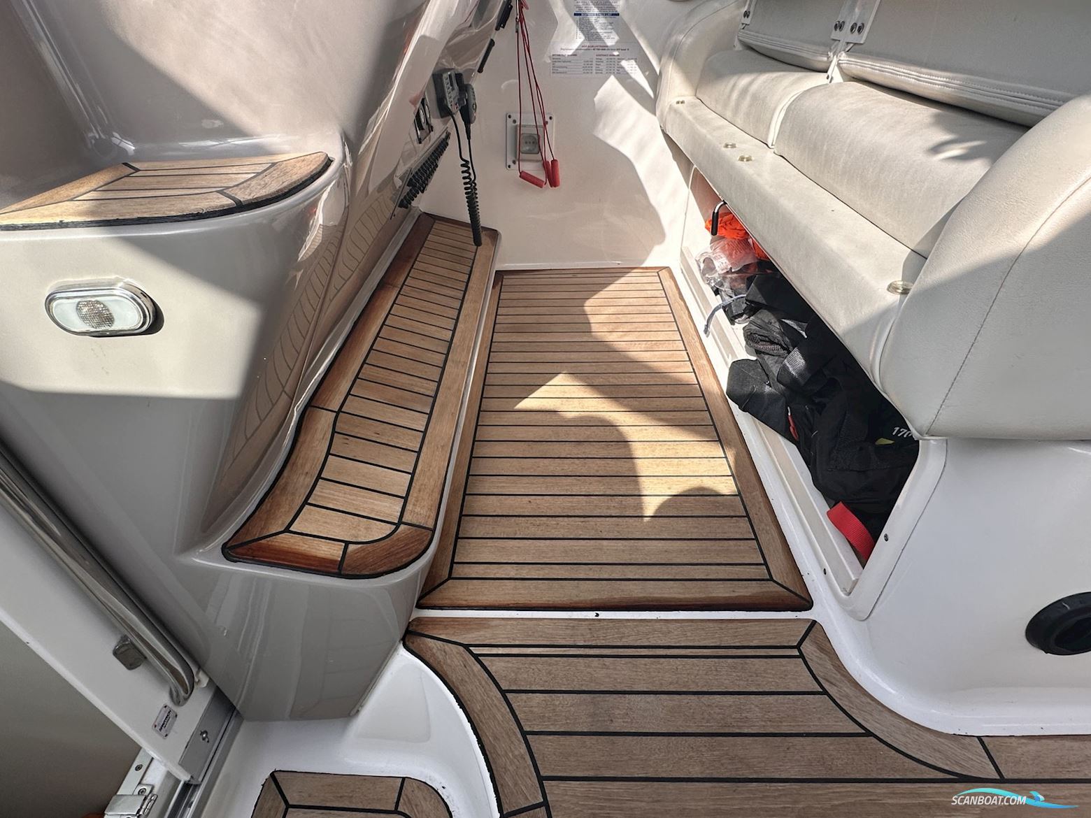 Chaparral 330 Signature