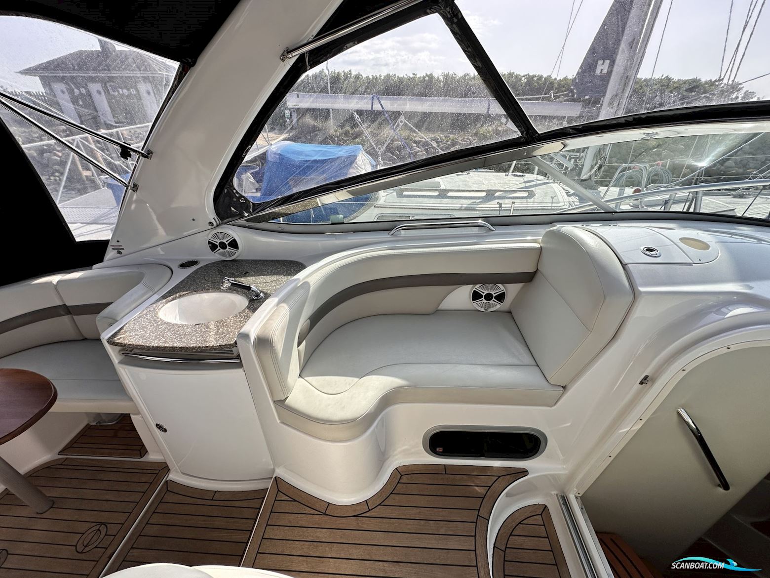 Chaparral 330 Signature