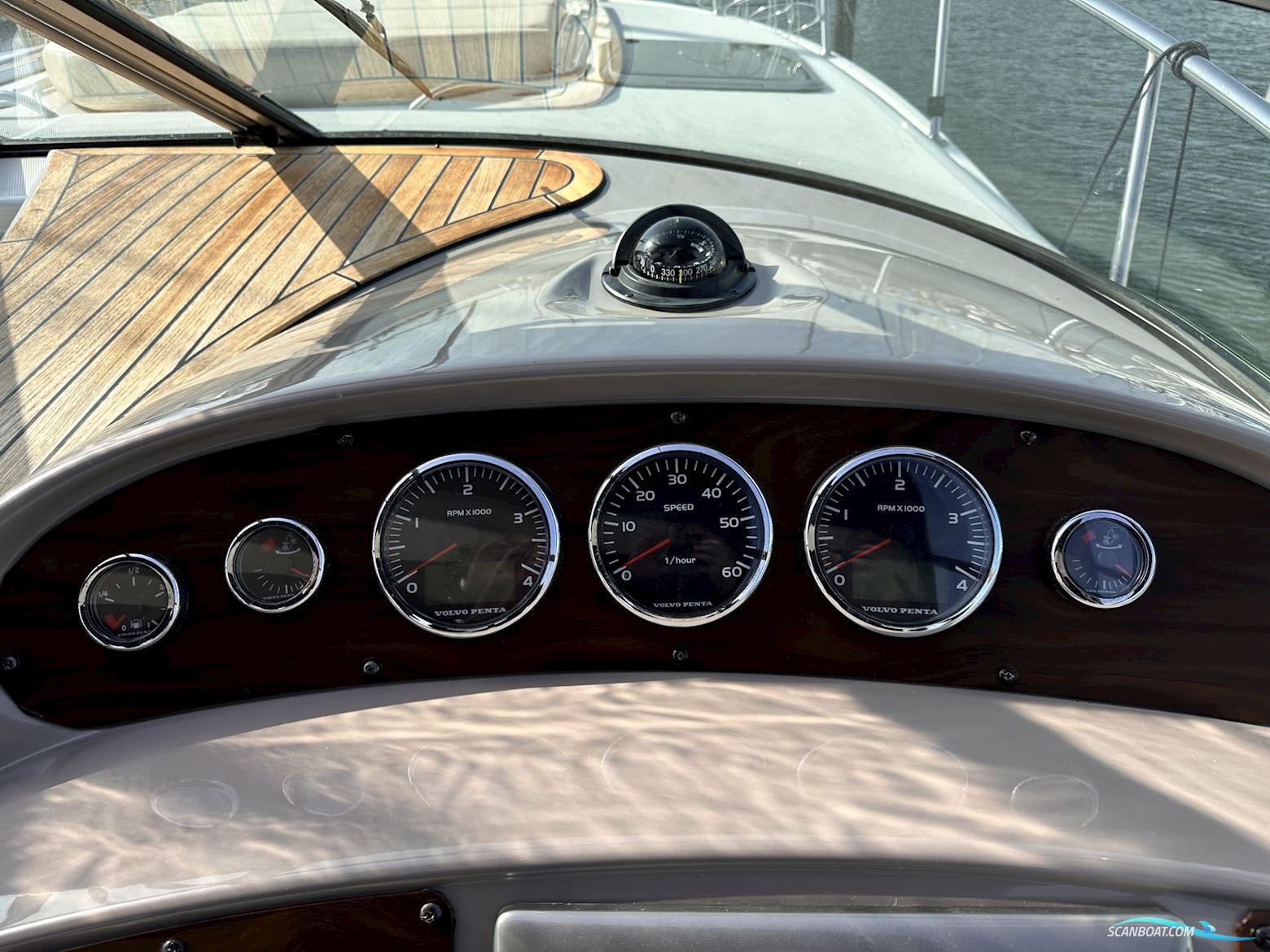 Chaparral 330 Signature