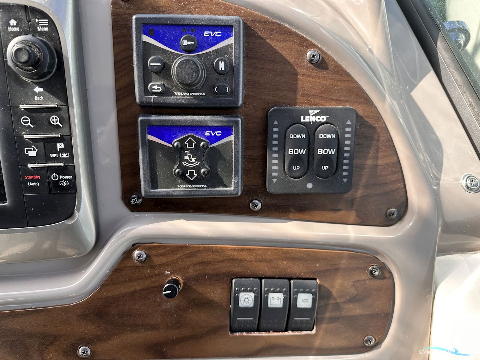 Chaparral 330 Signature