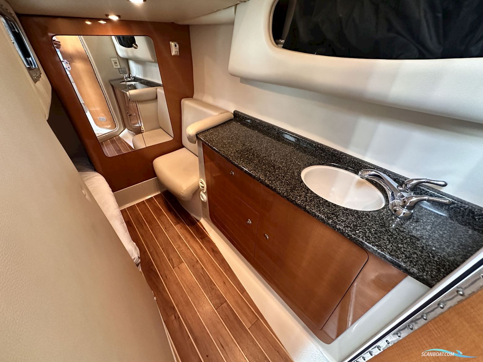 Chaparral 330 Signature