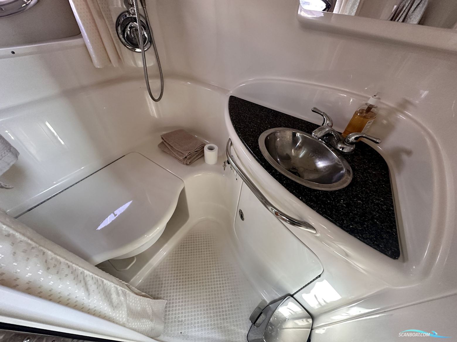 Chaparral 330 Signature