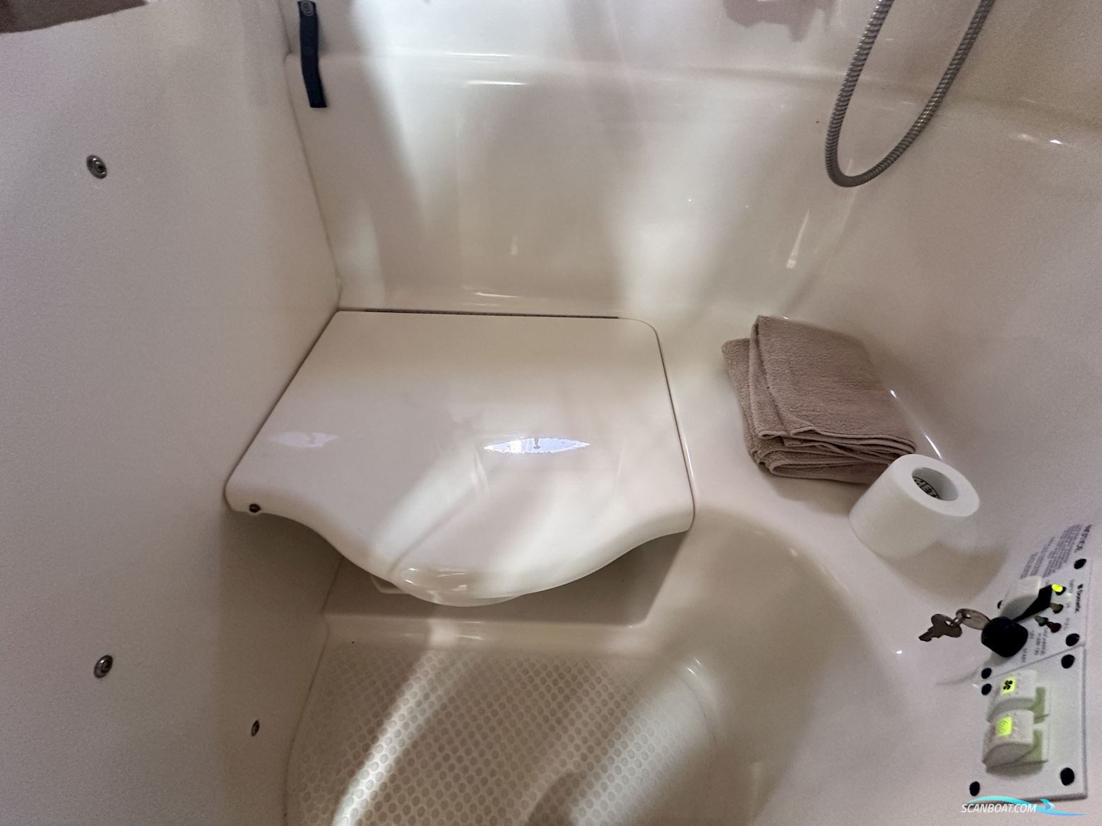 Chaparral 330 Signature