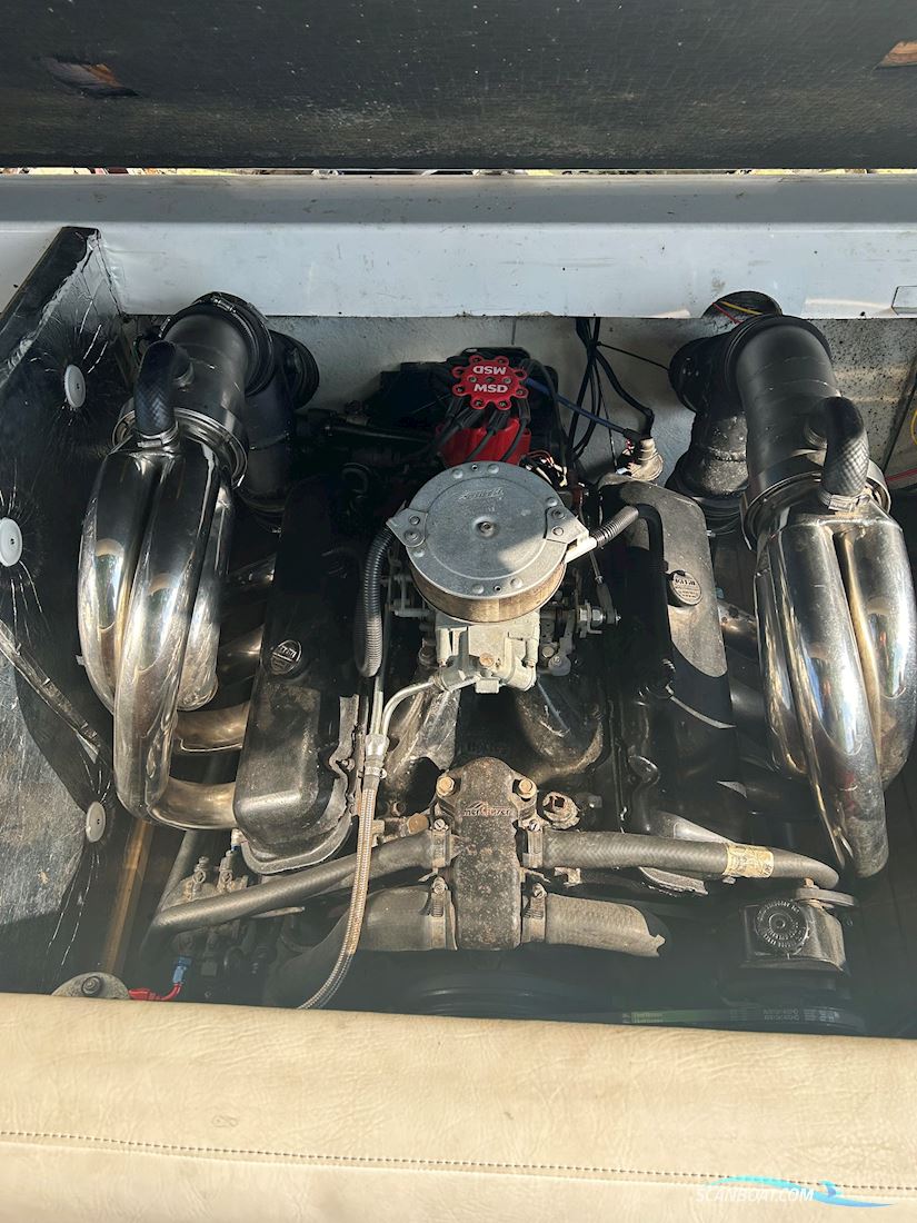 Chris Craft 233 cuddy cabin