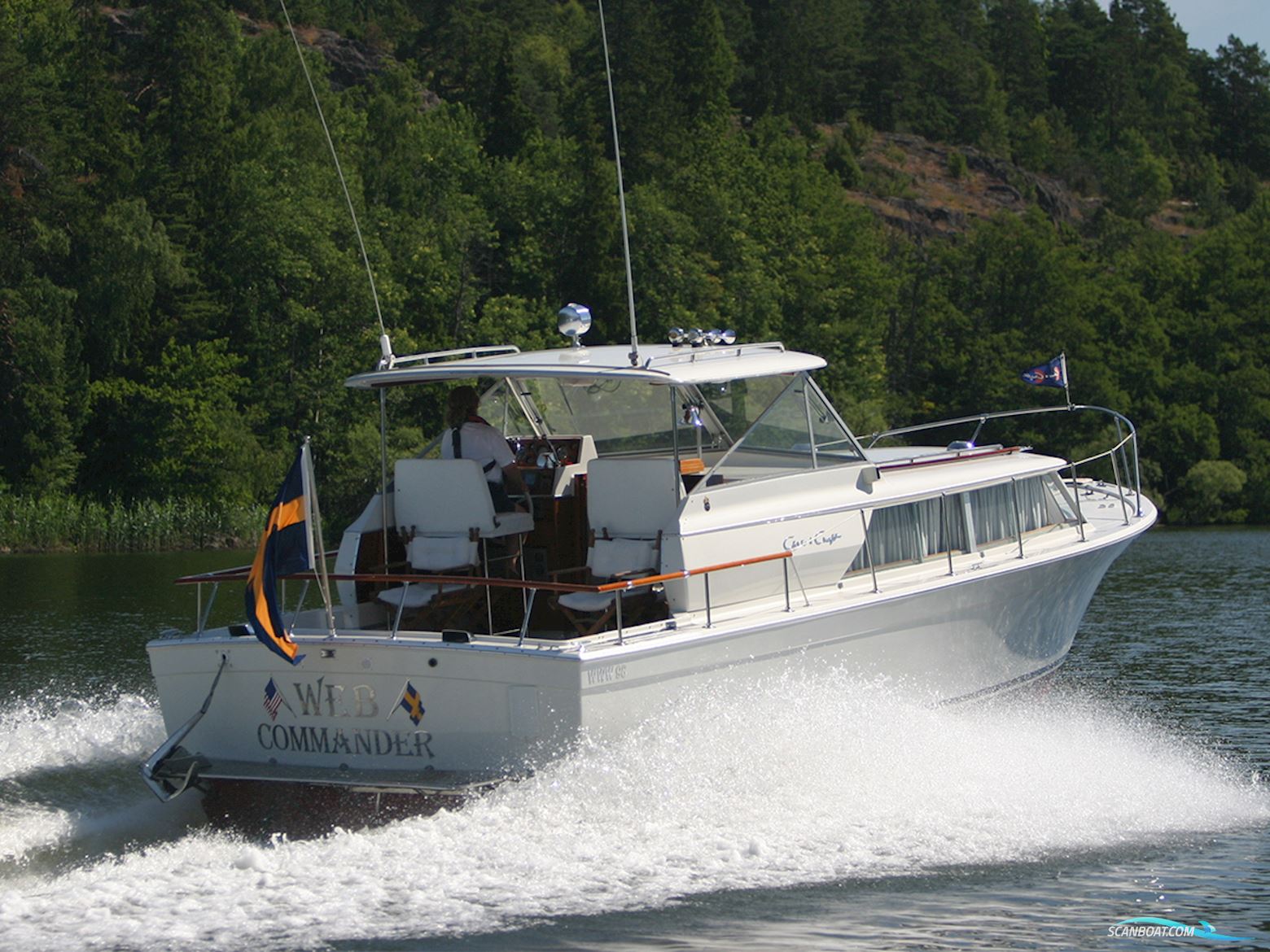 Chris-Craft 31 Commander