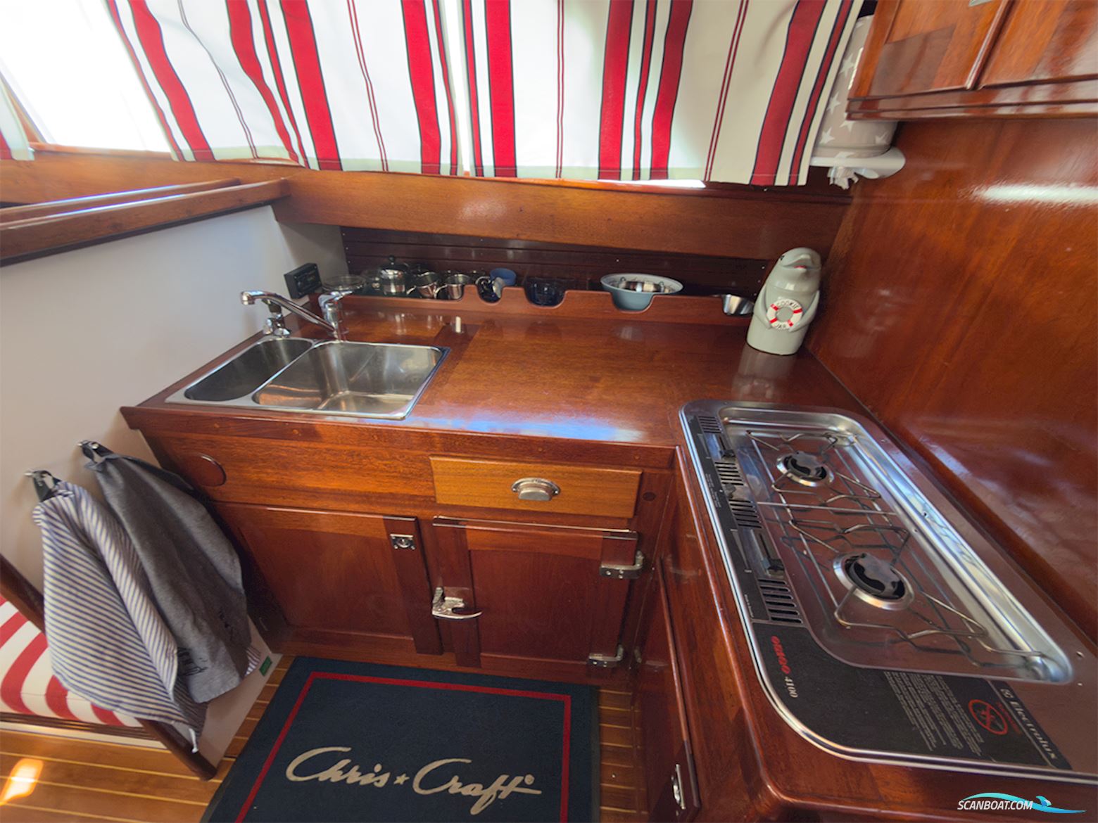 Chris-Craft 31 Commander