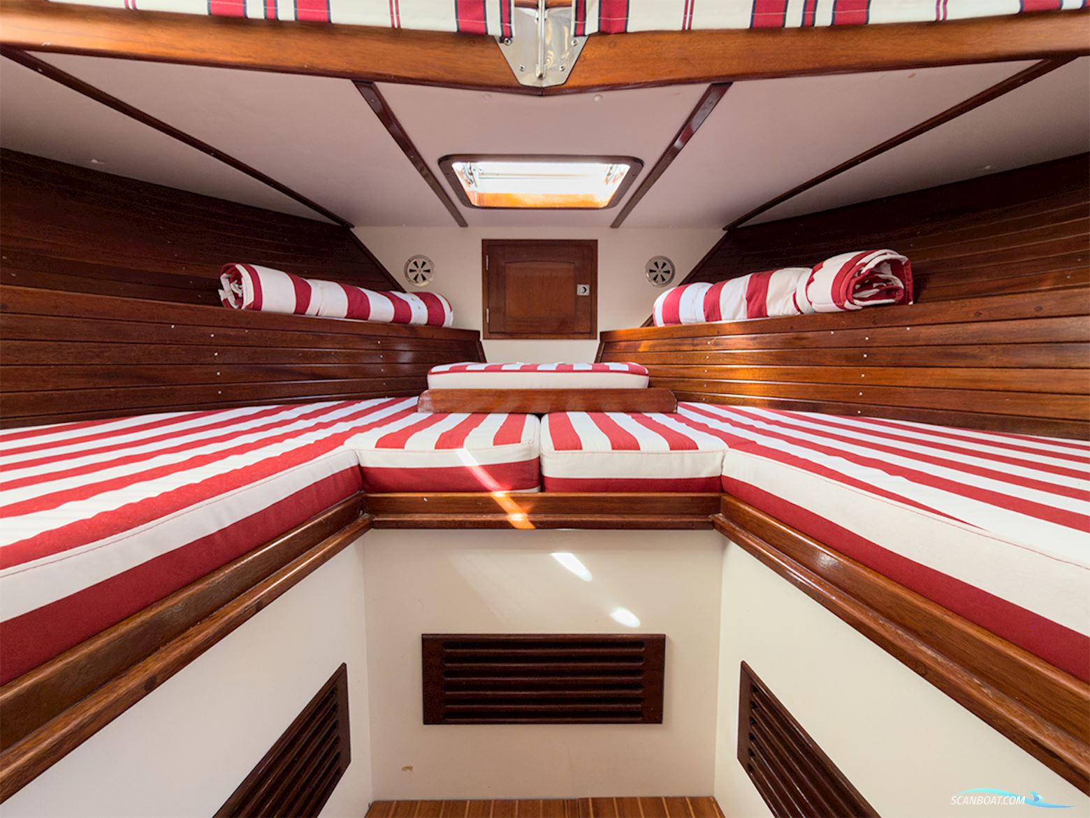 Chris-Craft 31 Commander