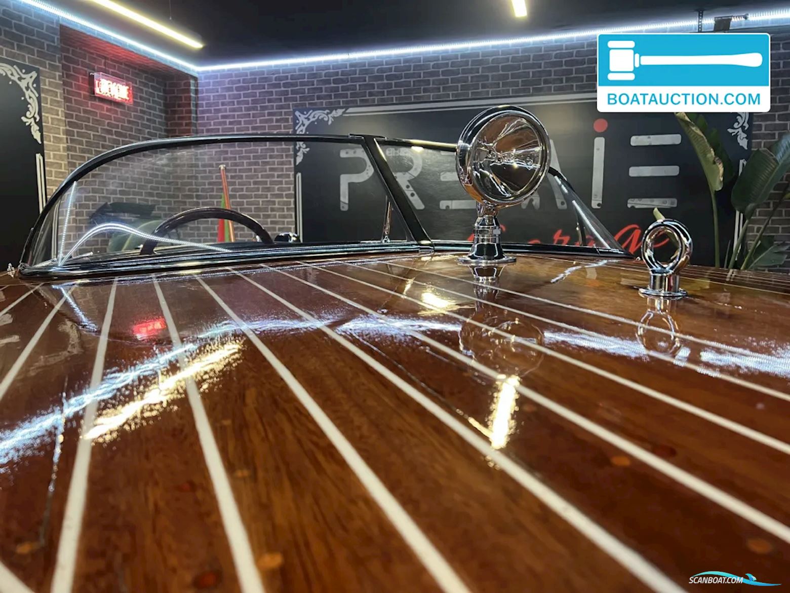 CHRIS CRAFT Capri 19