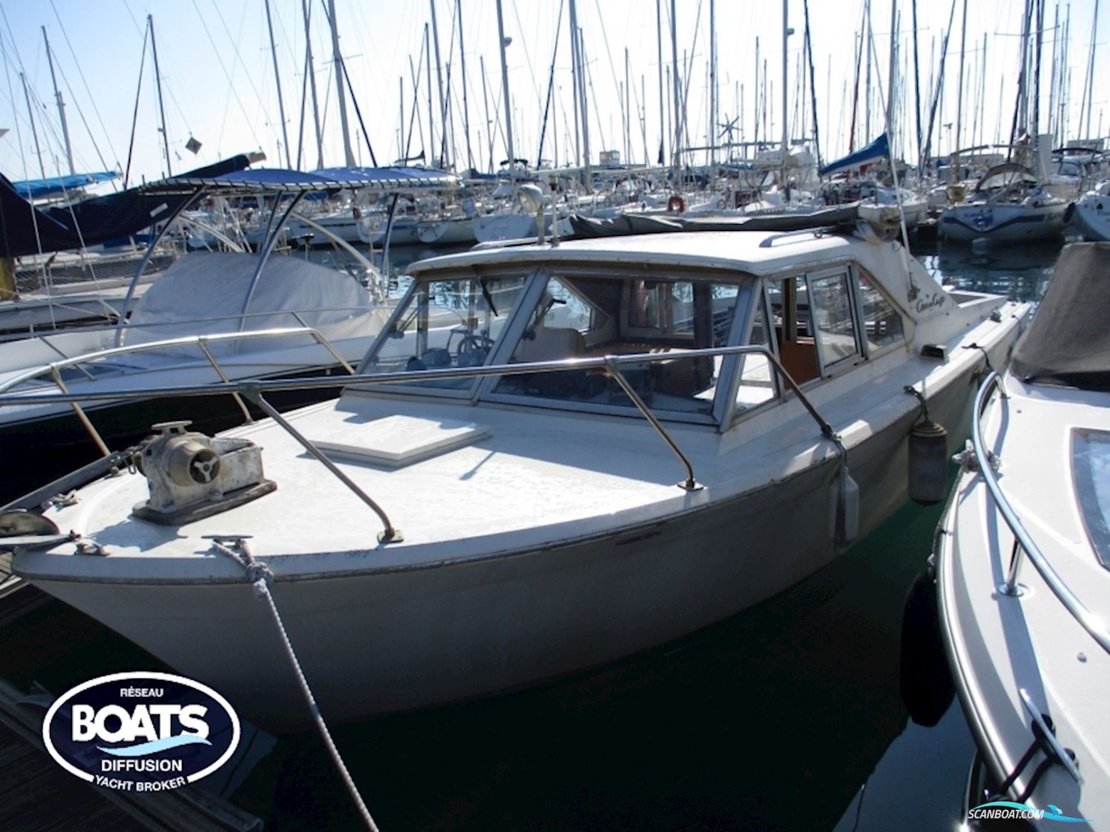 Chris Craft Commander 27 Motorbåt 1968, med Perkins 4236M motor, Frankrike